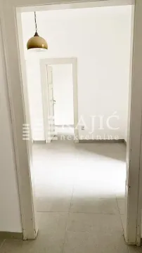 Rent, four bedroom apartment, 100m², Savski Venac, Beograd - image 4