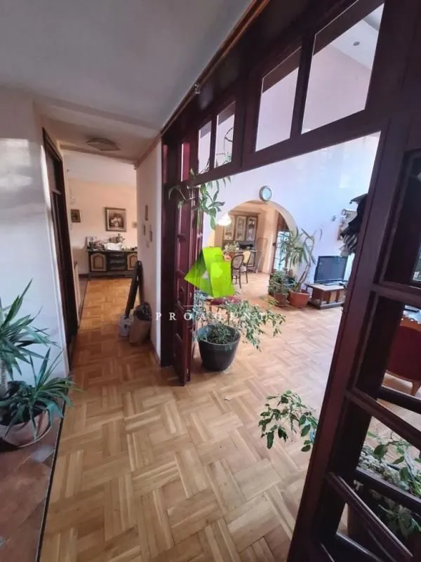 Rent, house, 220m², Palilula, Niš