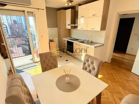 Izdavanje, dvosoban stan, 75m², Palata Pravde, Beograd - image 2