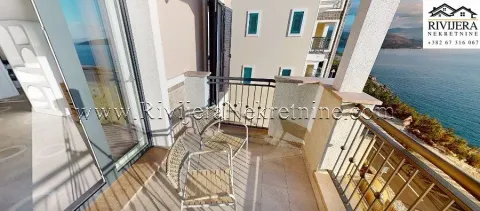 Namtještena terasa sa pogledom na more. - image 4