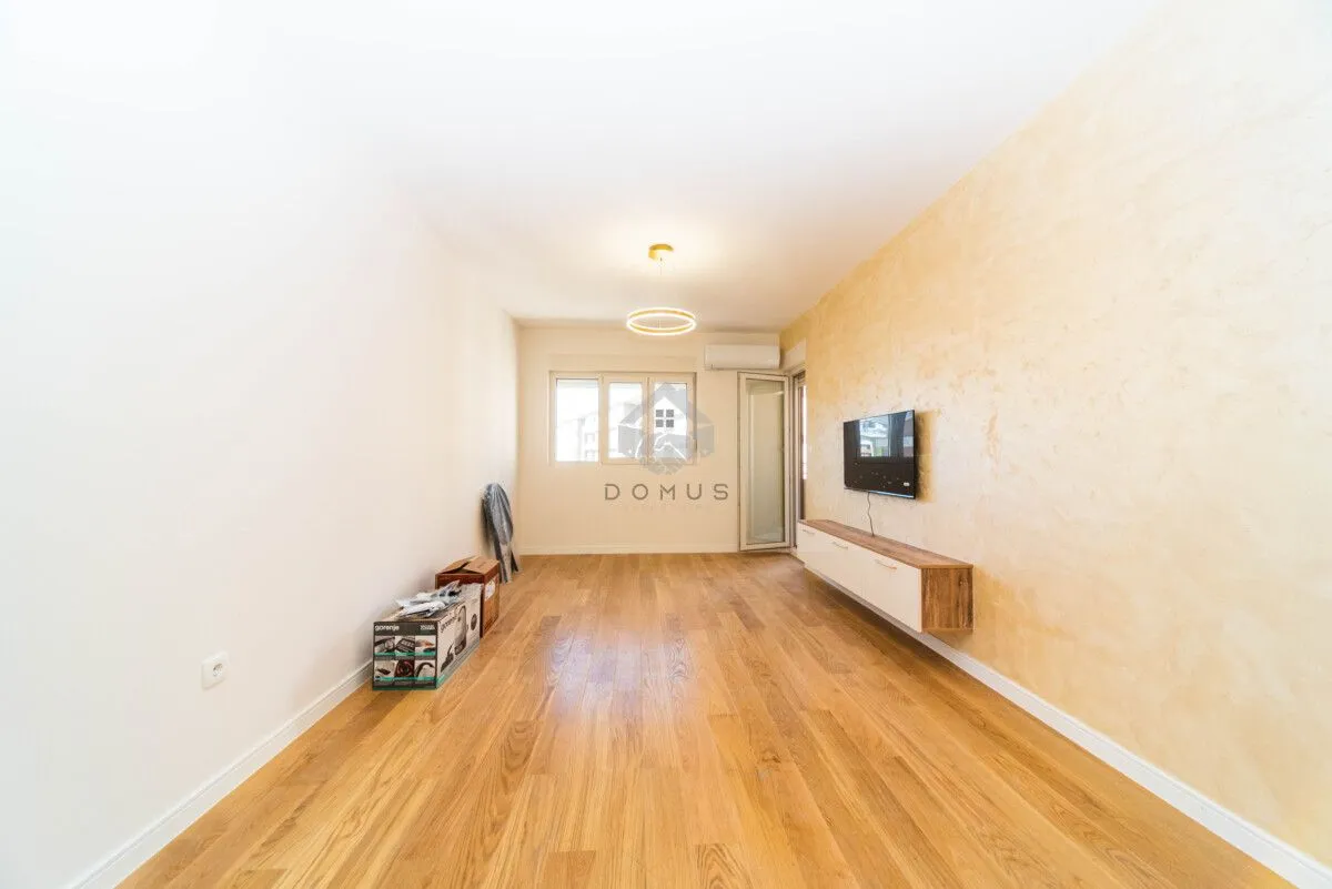 Izdavanje, jednosoban stan, 46m², Central Point, Podgorica