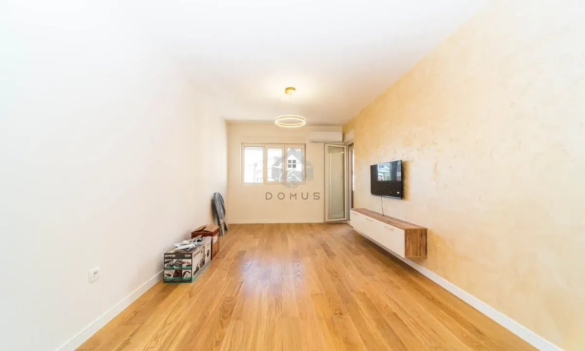 Izdavanje, jednosoban stan, 46m², Central Point, Podgorica