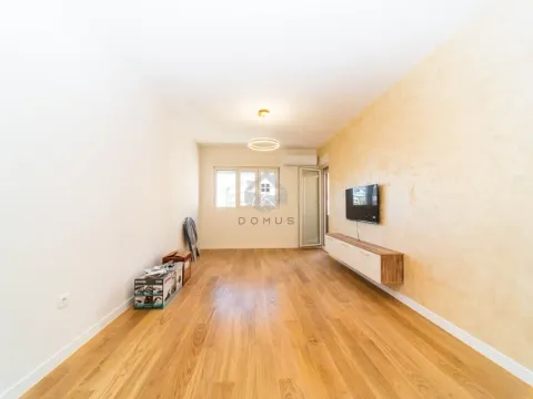 Izdavanje, jednosoban stan, 46m², Central Point, Podgorica