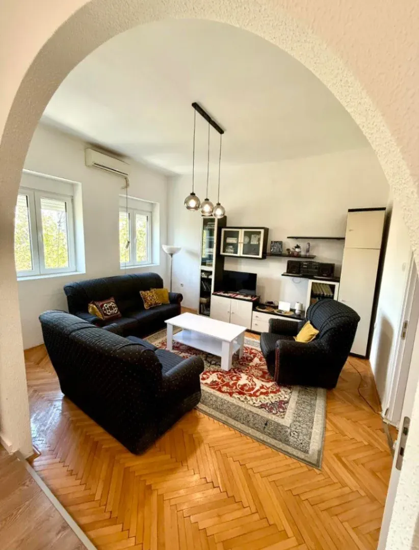 Izdavanje, dvosoban stan, 69m², Centar, Podgorica