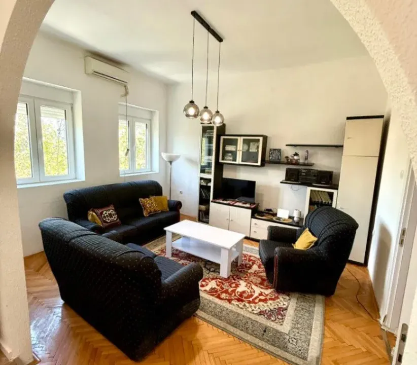 Izdavanje, dvosoban stan, 69m², Centar, Podgorica