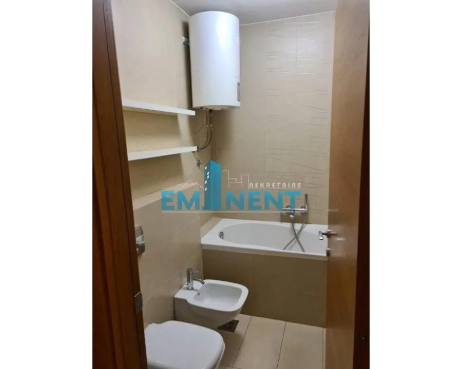Izdavanje, trosoban stan, 82m², Slavija, Vračar Sve Podlokacije