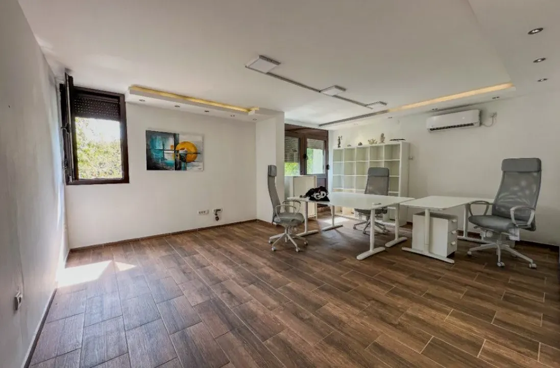 Rent, office space, 80m², Blok 5, Podgorica