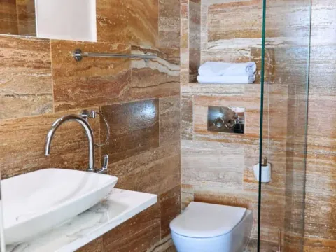 Izdavanje, kuća, 100m², Reževići, Budva - image 9