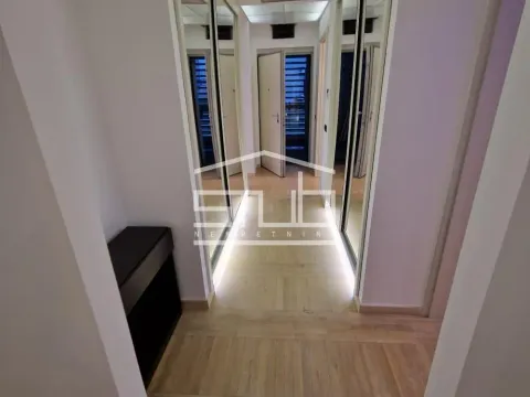 Rent, four bedroom apartment, 148m², Savski Venac, Beograd - image 15