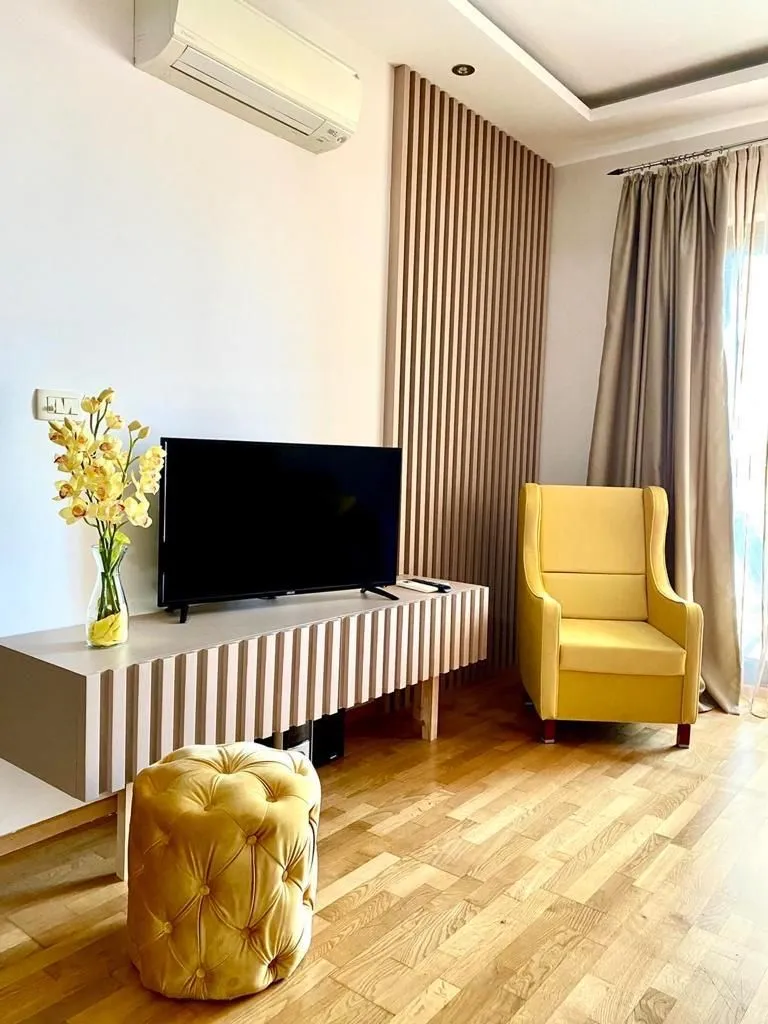 Rent, one bedroom apartment, 75m², Bečići, Budva