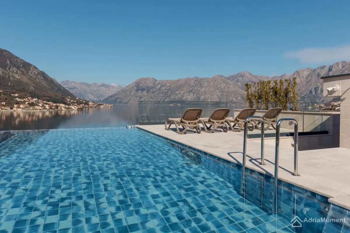 Prodaja, trosoban stan, 192m², Dobrota, Kotor