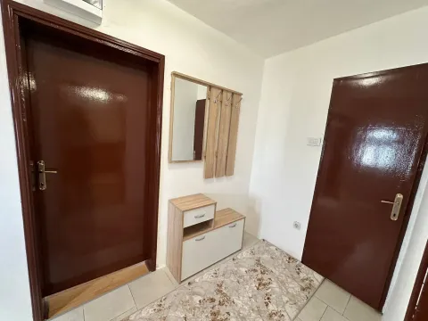 Izdavanje, dvosoban stan, 60m², 1 maj, Podgorica - image 6
