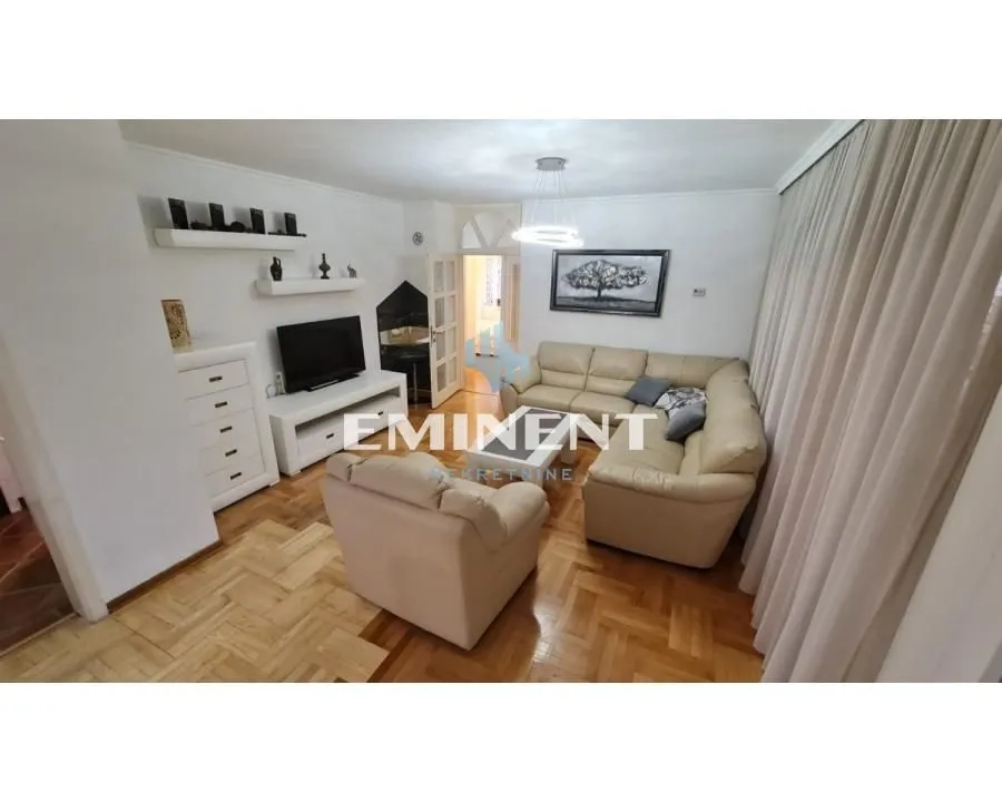 Izdavanje, trosoban stan, 80m², Banovo Brdo, Beograd