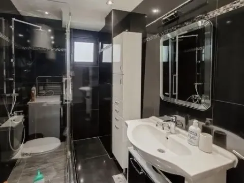 Izdavanje, jednosoban stan, 49m², Sveta Vrača, Kotor - image 7