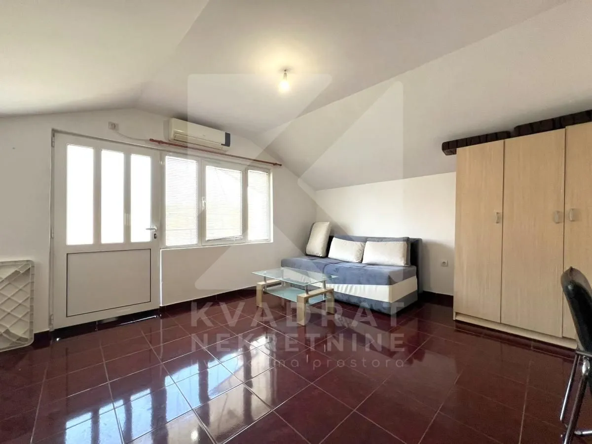 Rent, studio apartment, 25m², Tološka šuma, Podgorica