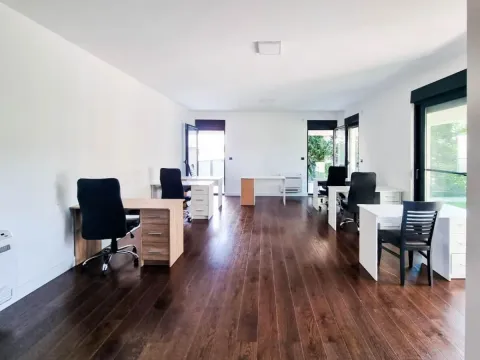 Izdavanje, poslovni prostor, 160m2, Nova Dalmatinska, Podgorica Izdavanje, poslovni prostor, 160m2, Nova Dalmatinska, Podgorica