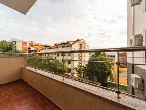 Izdavanje, trosoban stan, 102m², Gorica C, Podgorica - image 6