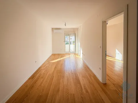 Rent, office space, 44m², Central Point, Podgorica - image 2