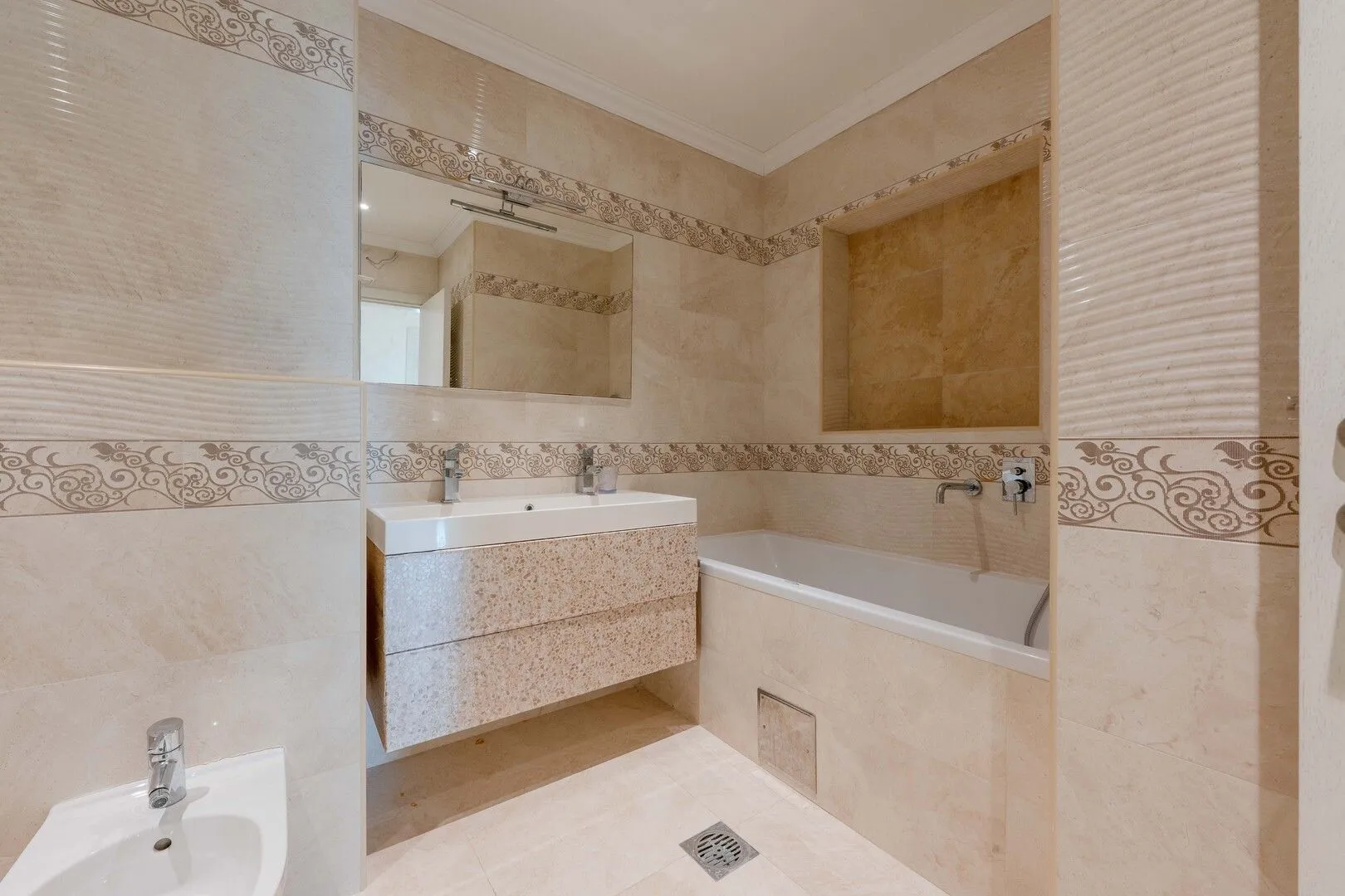 Prodaja, trosoban stan, 115m², Bečići, Budva