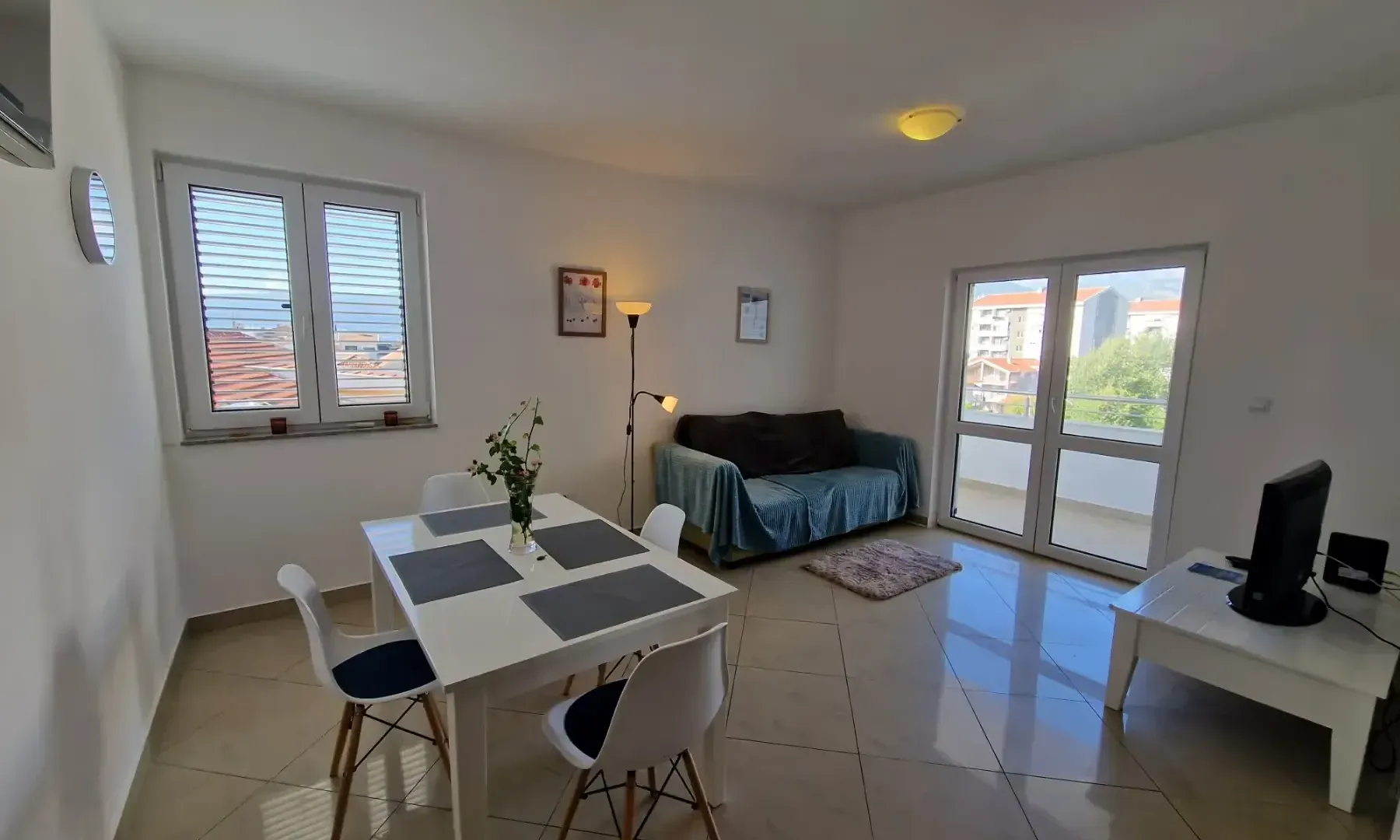 Izdavanje, stan, 62m², Tivat, Crna Gora