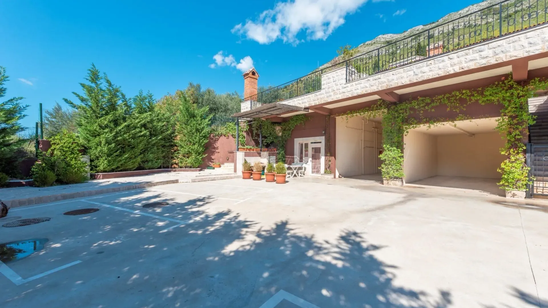 Sale, house, 150m², Reževići, Budva