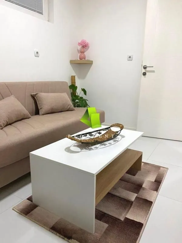 Izdavanje, trosoban stan, 45m², Medijana, Niš