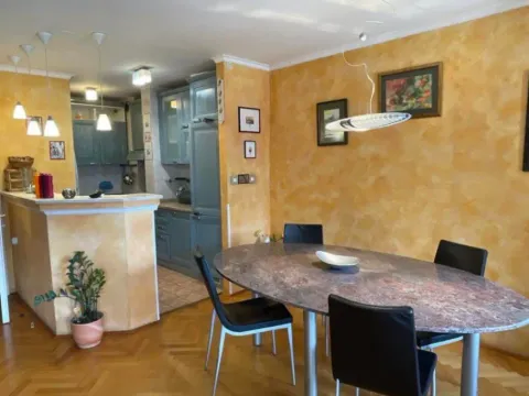 Izdavanje, dvosoban stan, 85m², Preko Morače, Podgorica