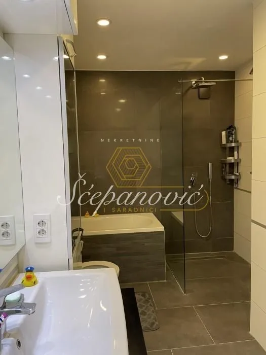 Prodaja, četvorosoban stan, 105m², Bulevar Evrope, Novi Sad Sve Podlokacije