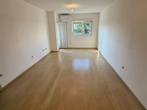 Izdavanje, dvosoban stan, 70m², City Kvart, Podgorica - image 3