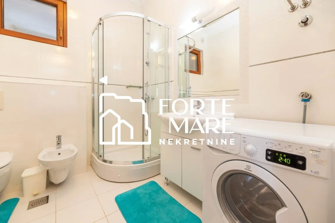 Prodaja, trosoban stan, 118m², Njivice, Herceg Novi
