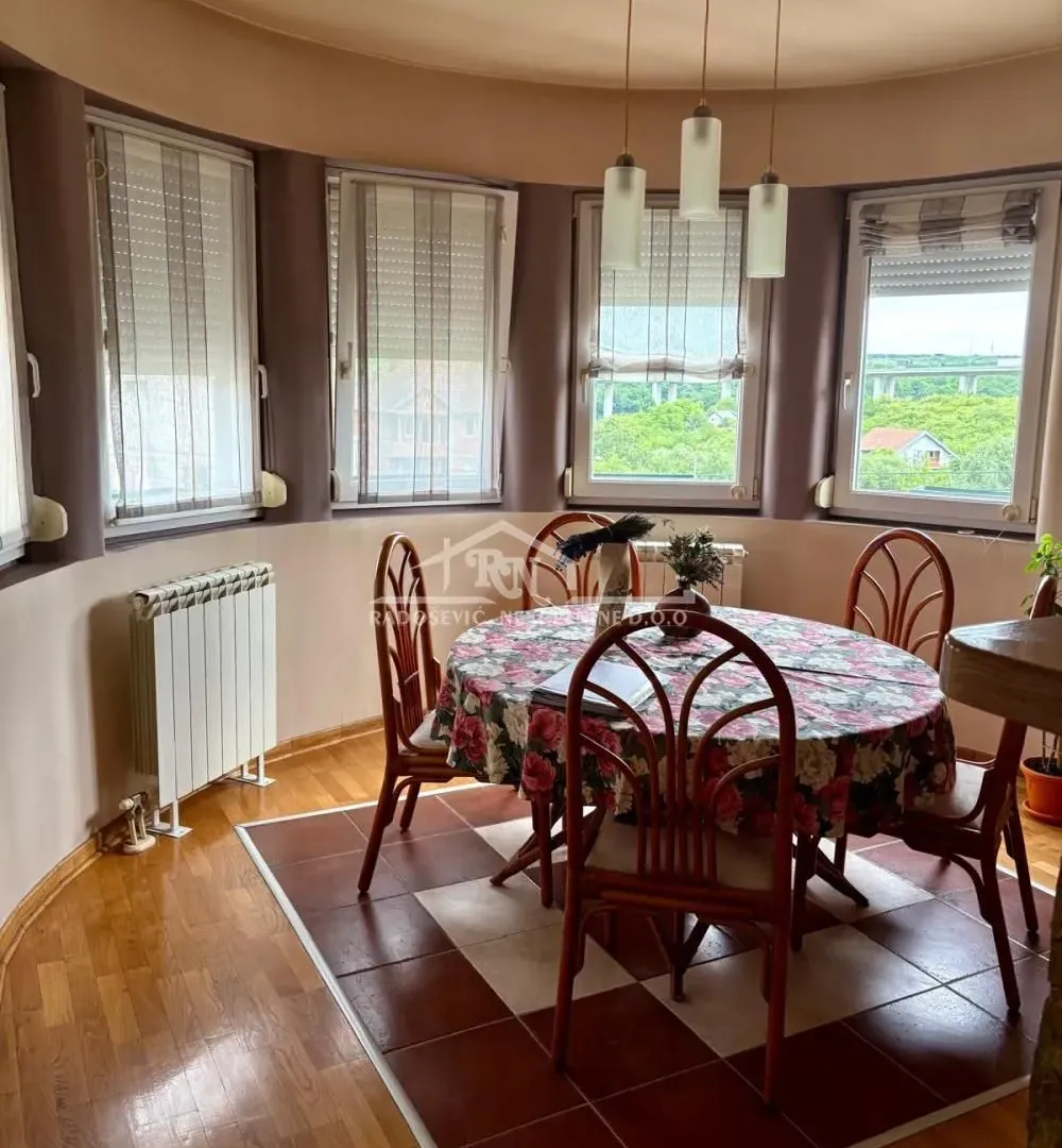 Prodaja, četvorosoban stan, 89m², Petlovo Brdo, Beograd