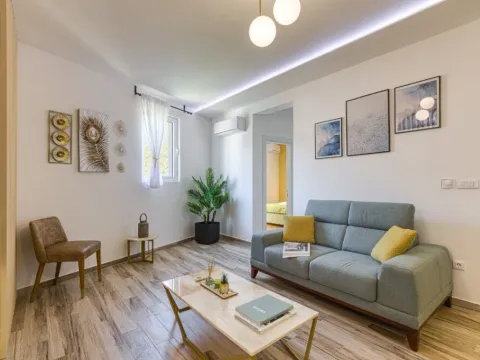 Izdavanje, dvosoban stan, 80m², Bečići, Budva