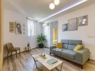 Izdavanje, dvosoban stan, 80m², Bečići, Budva - image 1