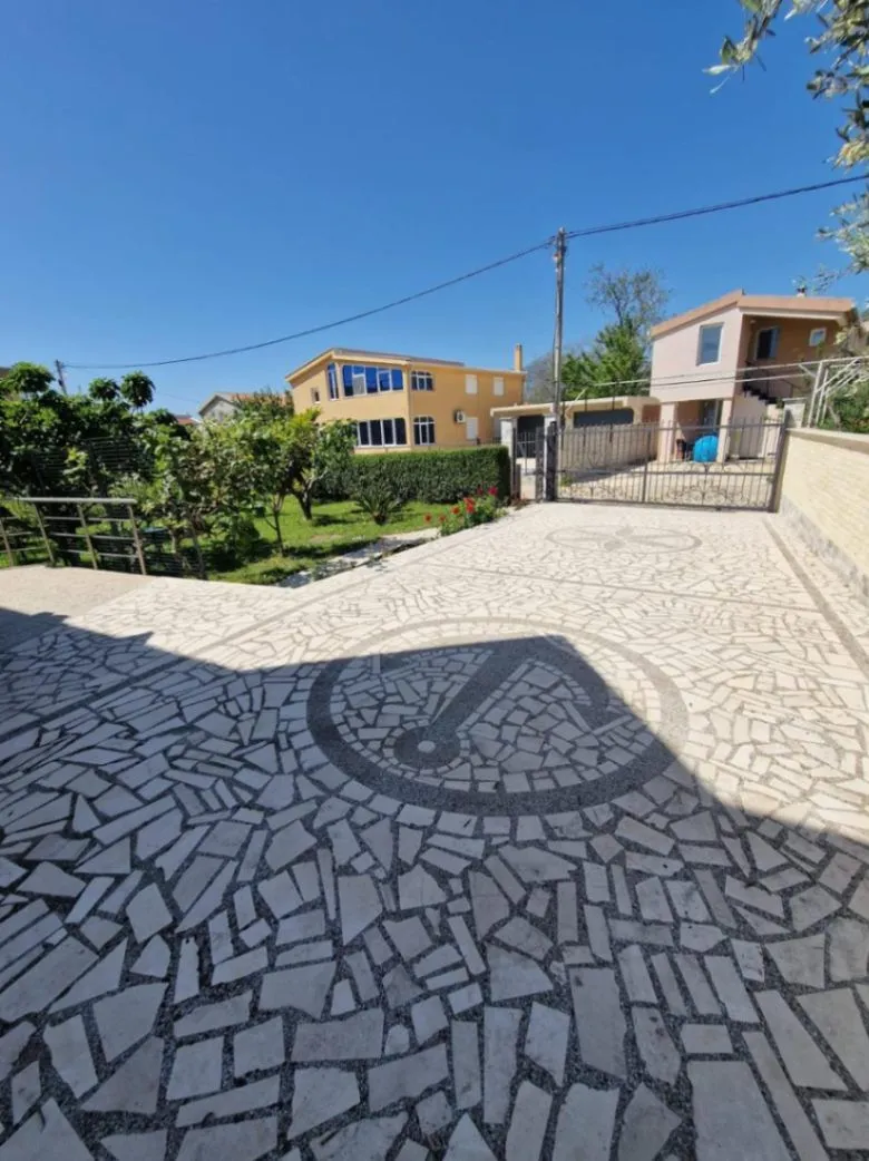Sale, house, 130m², Tomba, Bar