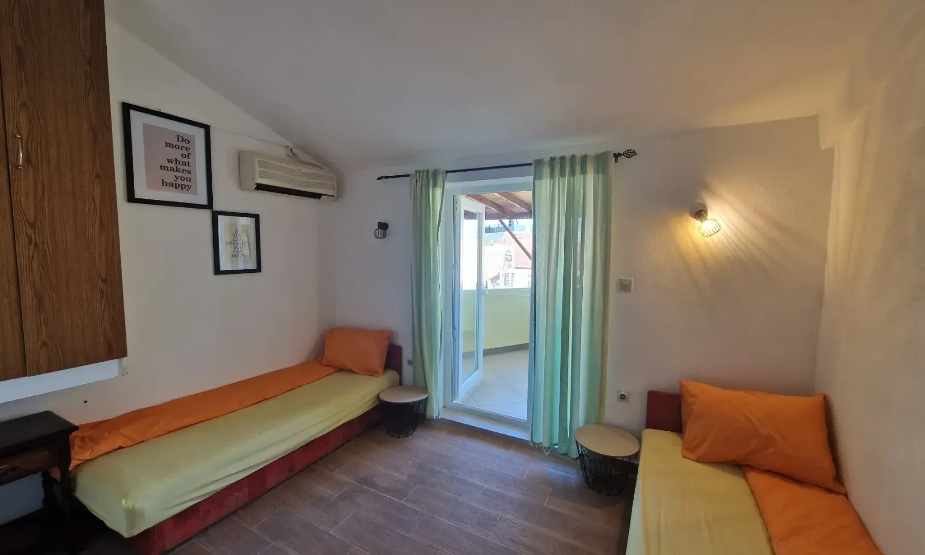 Izdavanje, stan, 70m², Tivat, Crna Gora