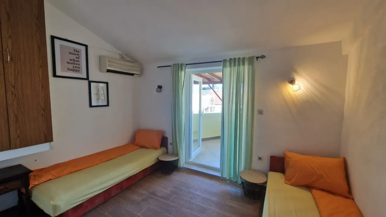 Izdavanje, stan, 70m², Tivat, Crna Gora