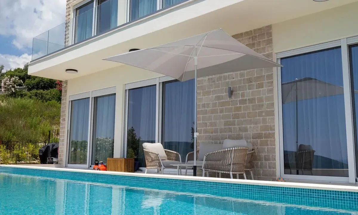 Prodaja, kuća, 320m², Herceg Novi, Crna Gora