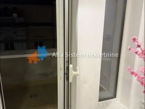 Izdavanje, trosoban stan, 74m², Stari Grad, Beograd - image 14