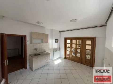 Izdavanje, kuća, 200m², Telep, Novi Sad Sve Podlokacije - image 8