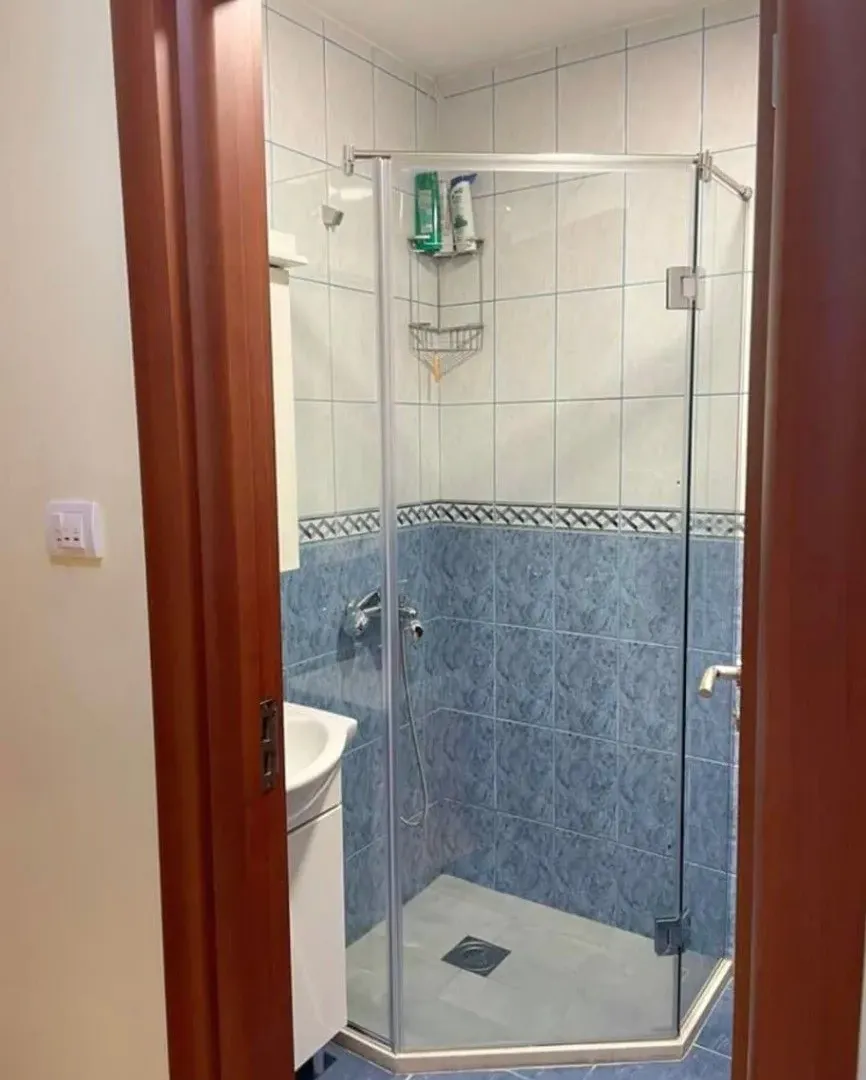 Izdavanje, jednosoban stan, 450m², 1 maj, Podgorica