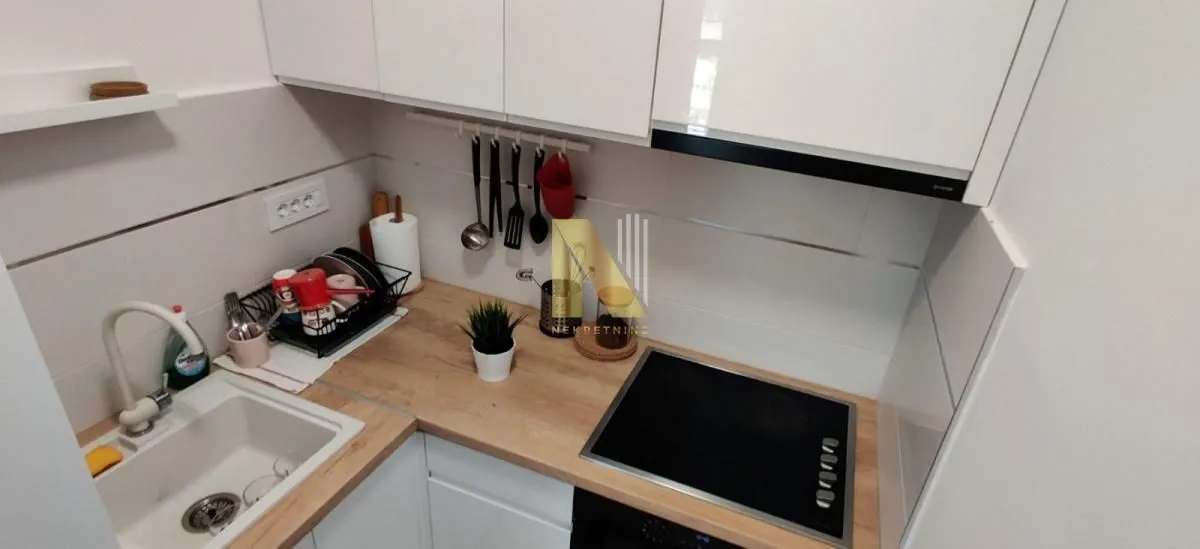 Izdavanje, jednosoban stan, 37m², Adamovićevo Naselje, Novi Sad Sve Podlokacije