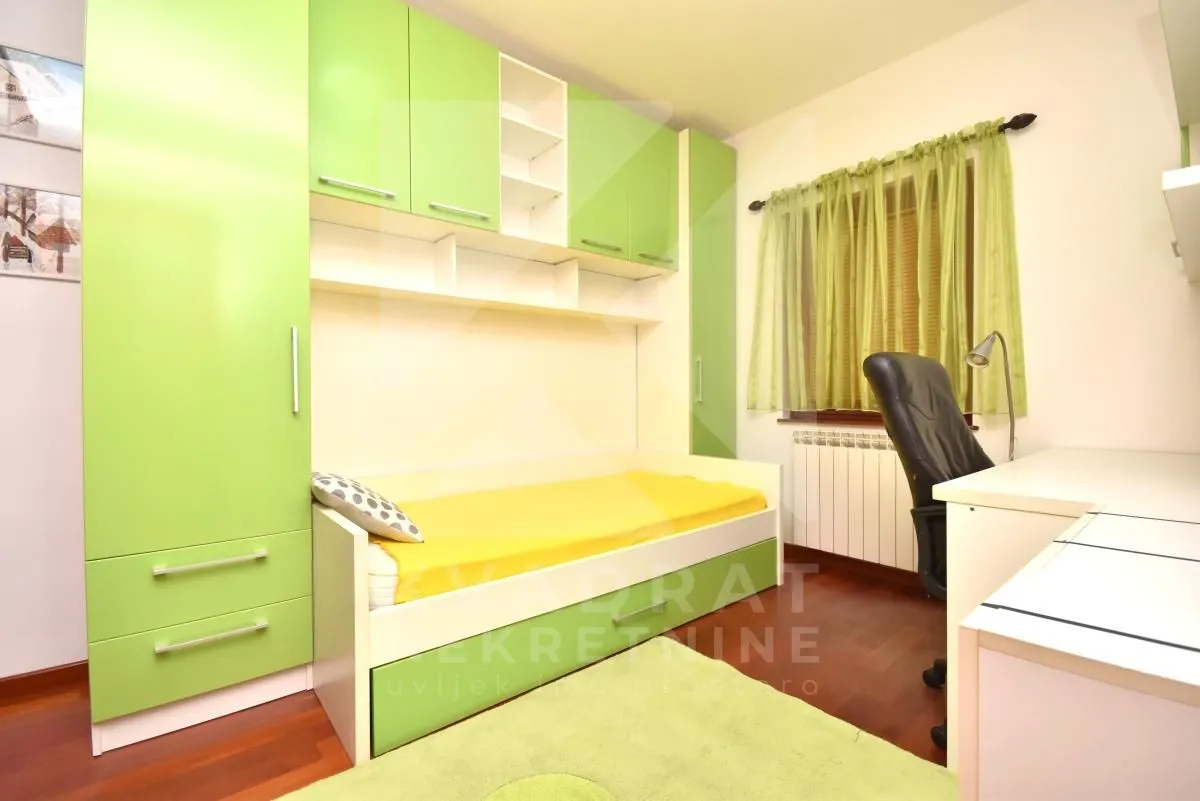 Izdavanje, trosoban stan, 100m², Gorica C, Podgorica