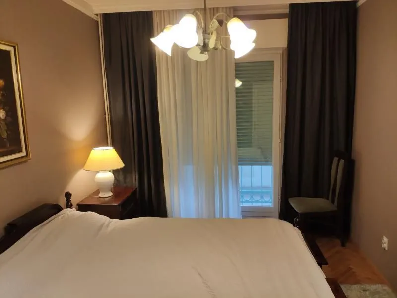 Izdavanje, kuća, 450m², Savski Venac, Beograd