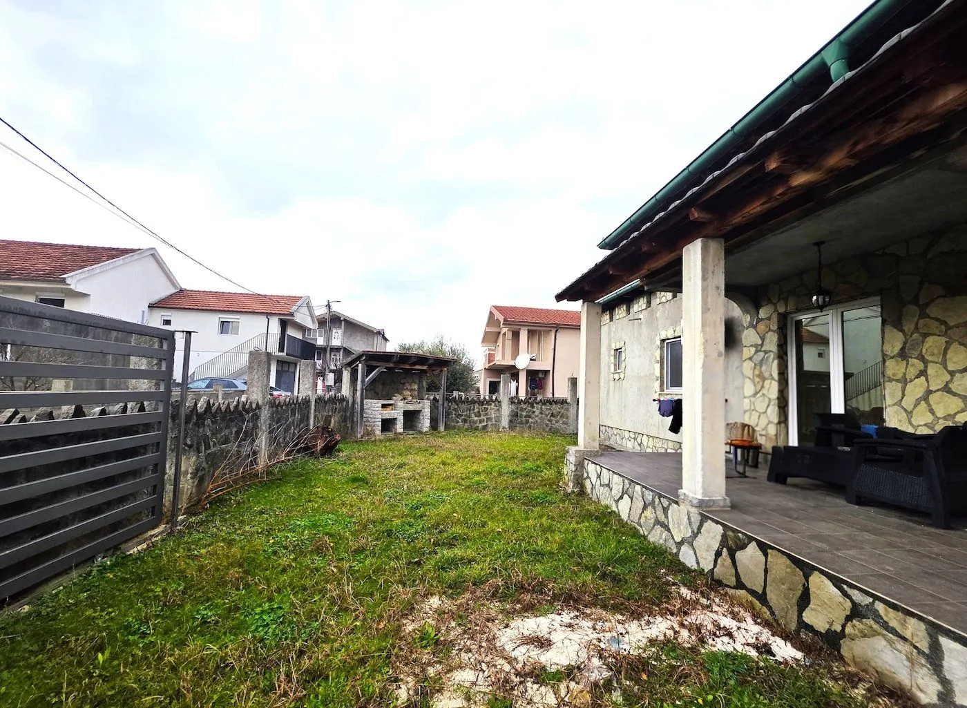 Rent, house, 168m², Murtovina, Podgorica