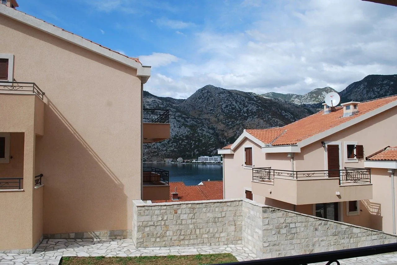 Prodaja, stan, 57m², Risan, Kotor