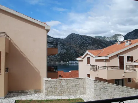 Prodaja, stan, 57m², Risan, Kotor - image 16