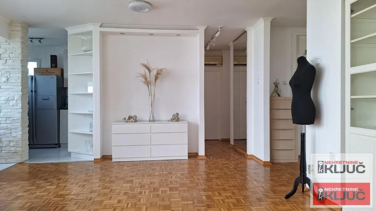 Prodaja, dvosoban stan, 60m², Bulevar Oslobodjenja, Novi Sad Sve Podlokacije