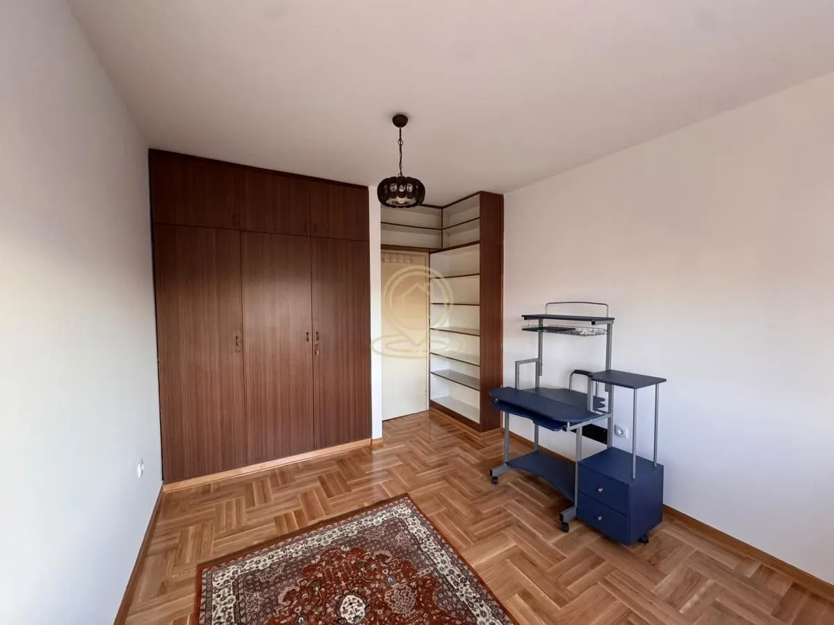 Izdavanje, trosoban stan, 78m², Kalenić Pijaca, Vračar Sve Podlokacije