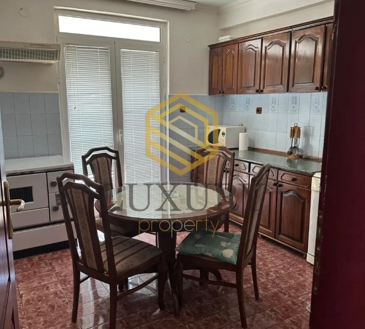 Izdavanje, četvorosoban stan, 156m², Stari Aerodrom, Podgorica