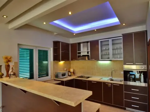 Rent, apartment, 120m², Kotor, Crna Gora - image 4